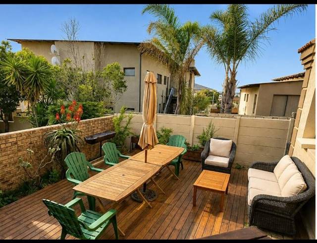 4 BEDROOM HOUSE FOR SALE IN HARTENBOS HEUWELS
